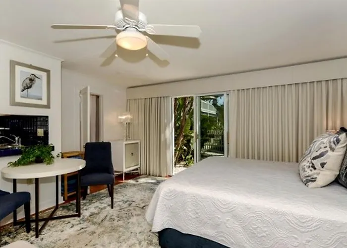 Elegant Escape With A Private Patio In Indian Rocks Beach, Florida Сasa de vacaciones Clearwater Beach