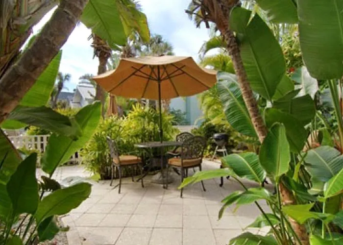 Elegant Escape With A Private Patio In Indian Rocks Beach, Florida