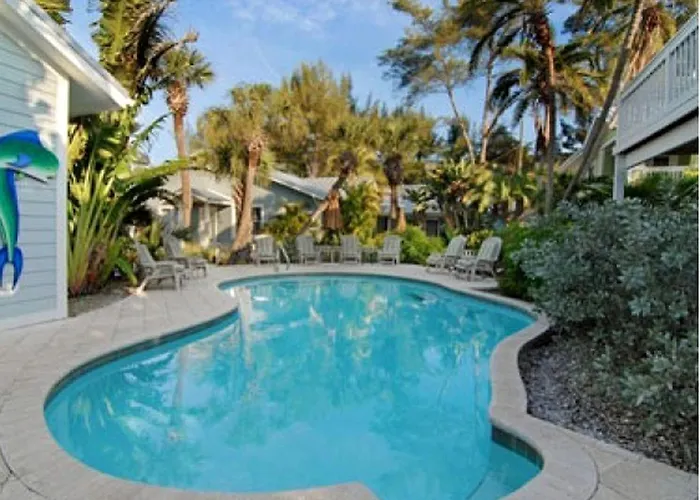 Elegant Escape With A Private Patio In Indian Rocks Beach, Florida Holiday home